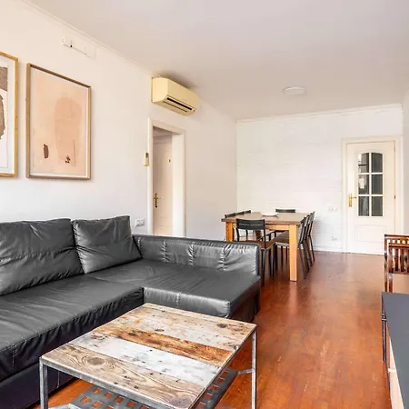Next To Sagrada Familia 4-Bedroom Apartment Barcelona Exterior photo