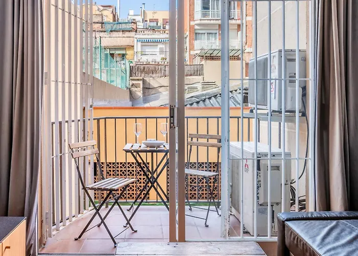 Next To Sagrada Familia 4-Bedroom Apartment