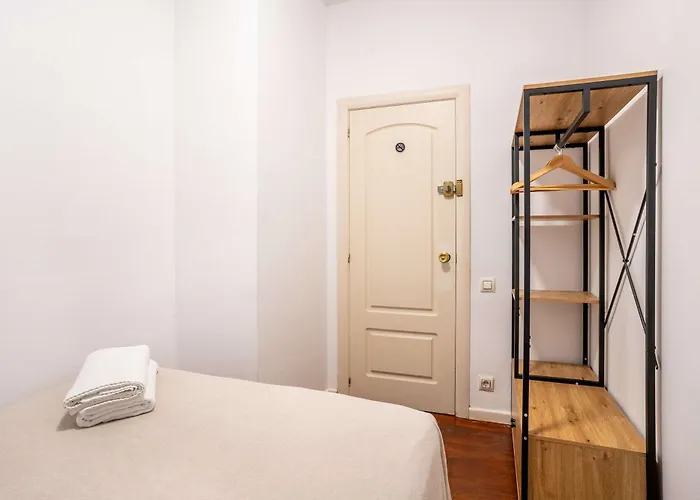 Next To Sagrada Familia 4-Bedroom Apartment