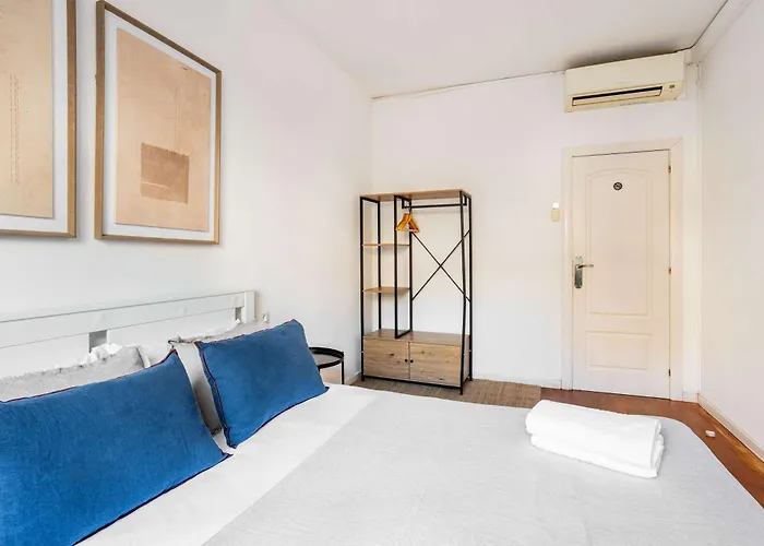 Next To Sagrada Familia 4-Bedroom Apartment
